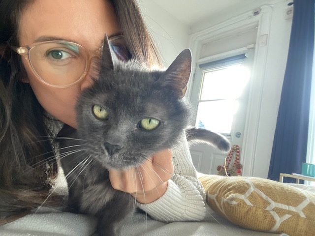 Nathalie rentre en France avec son chat aprés une expatriation au Canada